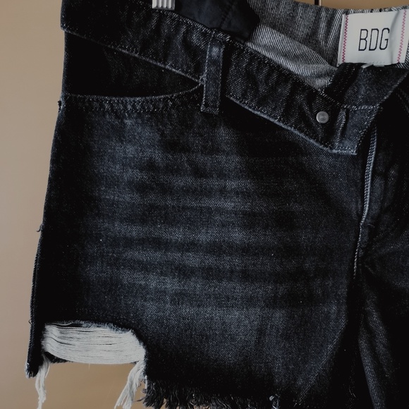 URBAN OUTFITTERS - BDG Foldover V-Front Denim Short - NWT (size 31) - Picture 6 of 13